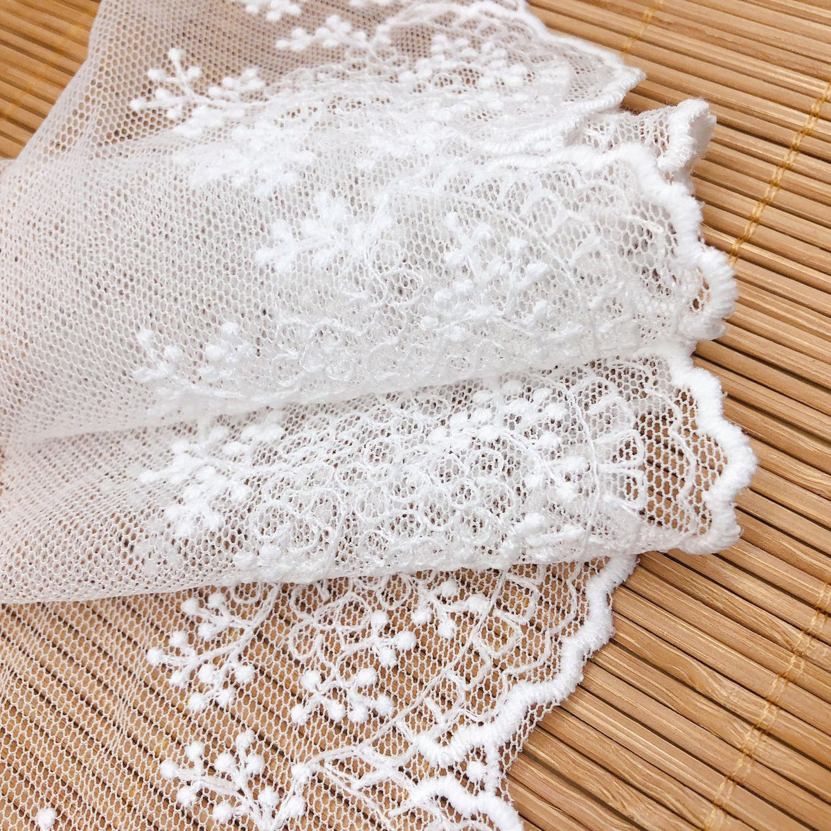 ホワイト花柄刺繍レース生地 約14cm幅 濾す