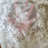 幅130cm 鮮やかな枝の花の刺繍チュールレース生地