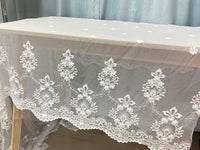 47 インチ幅対称ヴィンテージ花刺繍ホワイト レース生地ヤード