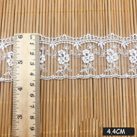4.5 ヤードの幅 4.4 cm のレトロな花柄水溶性チュール レース リボン