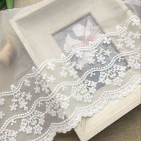 3 ヤードの幅 21 cm プレミアム ソフト メッシュ コットン フローラル 刺繍 レース 生地 by The Yard 
