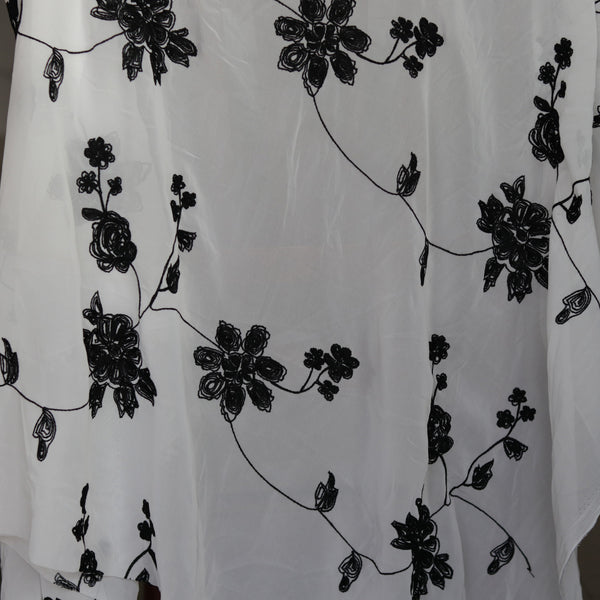 幅145cm×長さ95cm 白黒花柄刺繍シフォン生地