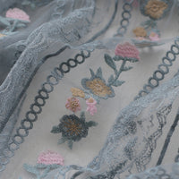 幅 130cm x 長さ 90cm 古典的な縦縞の花の刺繍のレースの生地