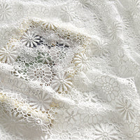 幅125cm x 長さ95cm プレミアム水溶性ケミ​​カル中空デイジー花柄刺繍レース生地
