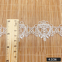 4.5 ヤード x 4.2 cm 幅レトロ ハート形刺繍水溶性レース リボン