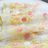 幅140cm x 長さ95cm プレミアム対称ピンクとイエローの花柄刺繍レース生地