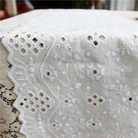 幅10インチの2ヤードのヴィンテージコットンフローラルつる刺繍アイレット縫製レース生地トリム
