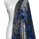 幅 146cm x 長さ 95cm スパンコール付きの青い花の刺繍、黒いレース生地