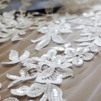 130cm の幅 Sequined 花の刺繍のヤードによる結婚式のレースの生地