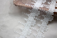 幅21cmの3ヤードの平行な花の刺繍の細かいレースの生地のトリム