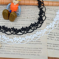 幅1.7cmの5ヤードの絶妙な花とビーズの刺繍レーストリム