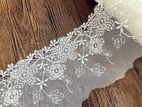 幅10.5cmの5ヤードの古典的な花の刺繍のレースの生地のトリム