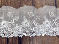幅10.5cmの5ヤードの古典的な花の刺繍のレースの生地のトリム