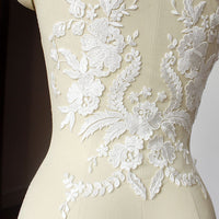 ウェディング ドレスの生地の付属品のための花のパターンの刺繍の縫うパッチ